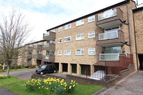 2 bedroom flat to rent, Hogarth Court, Bushey