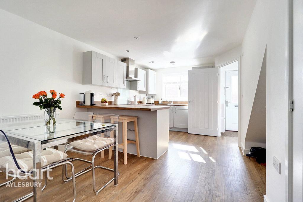 Blue Rock Drive, Aylesbury 3 bed semidetached house for sale £425,000