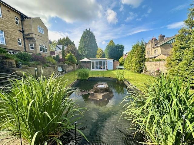 Garden a 5 pond.jpg