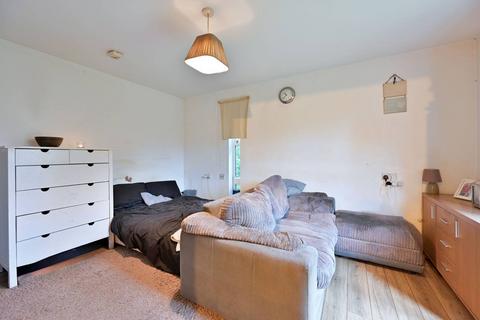 27 Colburn Crescent, Guildford, GU4 7YZ