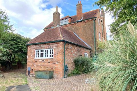 undefined, Thong Lane, Shorne,