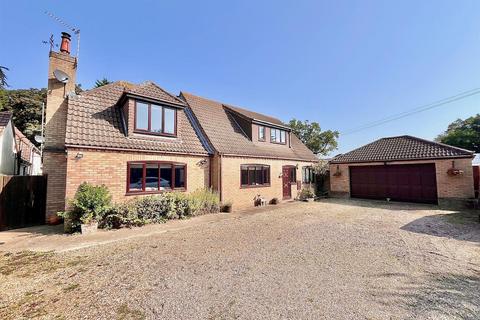 5 bedroom house for sale, Main Road, Ormesby