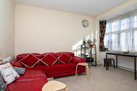 3 bedroom terraced house for sale, Shelbourne Road, London