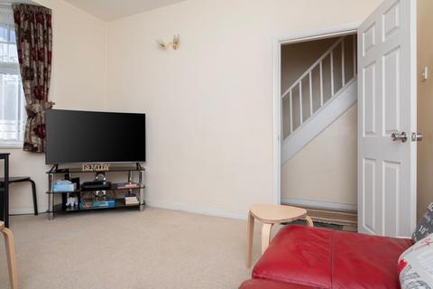 3 bedroom terraced house for sale, Shelbourne Road, London