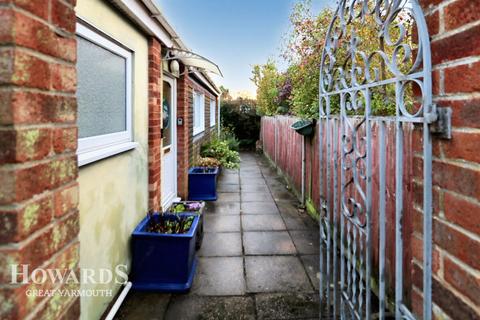 3 bedroom detached bungalow for sale, Back Road, Winterton-on-Sea