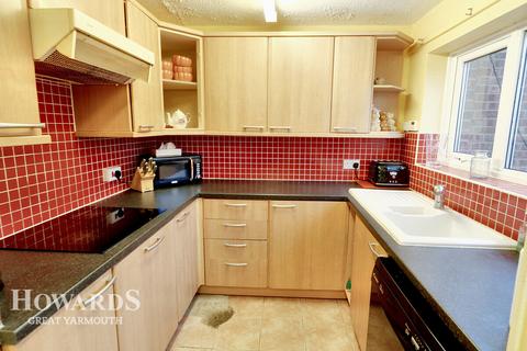 3 bedroom detached bungalow for sale, Back Road, Winterton-on-Sea