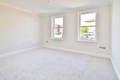 4 bedroom end of terrace house for sale, Sycamore Grove, New Malden