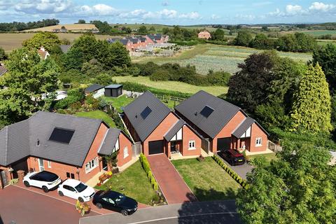 3 bedroom detached bungalow for sale, Upton Drive, Defford, Pershore