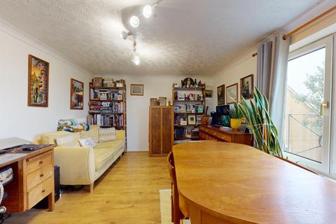 2 bedroom flat for sale, Old Road East, Gravesend, DA12