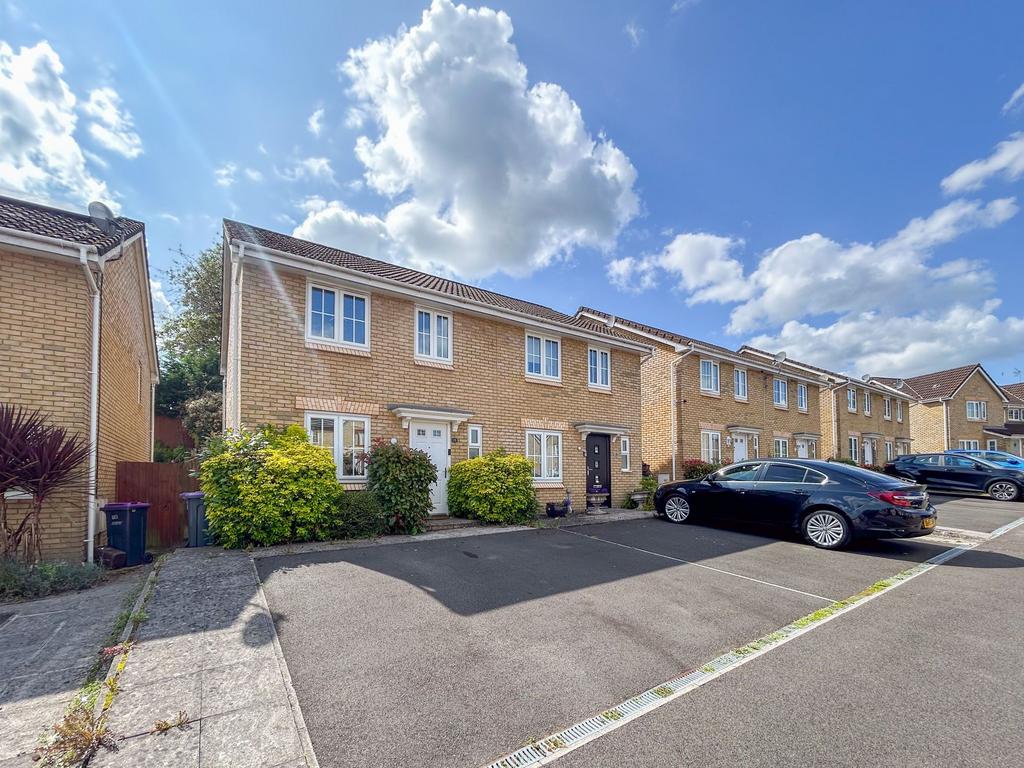 Grayson Way, Llantarnam, NP44 3 bed semidetached house for sale £250,000