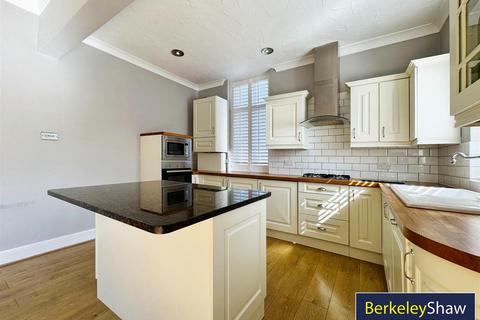 2 bedroom apartment for sale, Hall Road East, Blundellsands, Liverpool