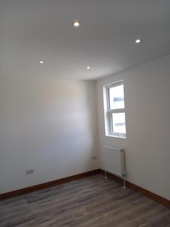 2 bedroom maisonette to rent, West Hendon Broadway, London , NW9