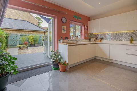 4 bedroom terraced house for sale, Sir Bernard Lovell Road, Malmesbury, SN16