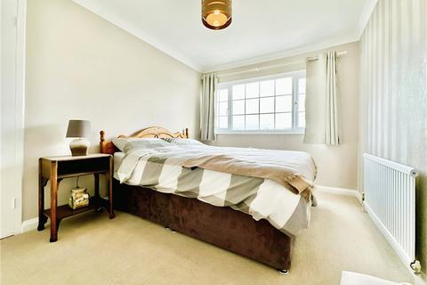 29 Connaught Close, Yateley, GU46 6QQ