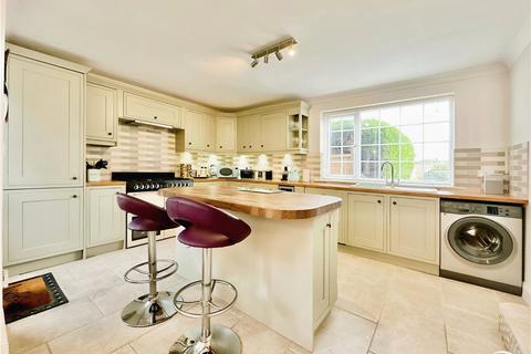 29 Connaught Close, Yateley, GU46 6QQ