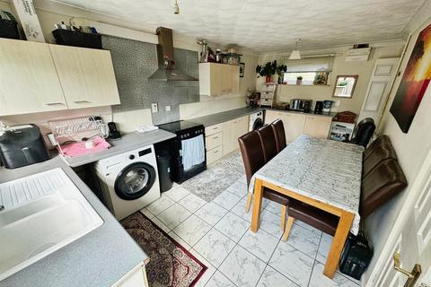 3 bedroom end of terrace house for sale, Uist Walk, Corby NN17