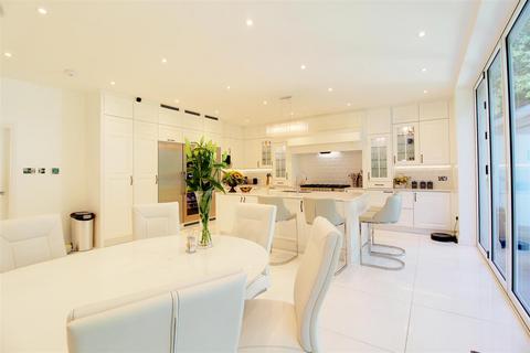 5 bedroom detached house for sale, Dixons Hill Close, North Mymms AL9