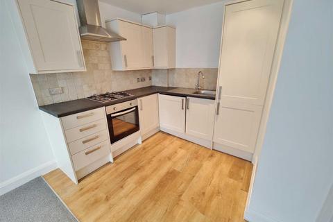 1 bedroom flat to rent, London Road, Leigh On Sea