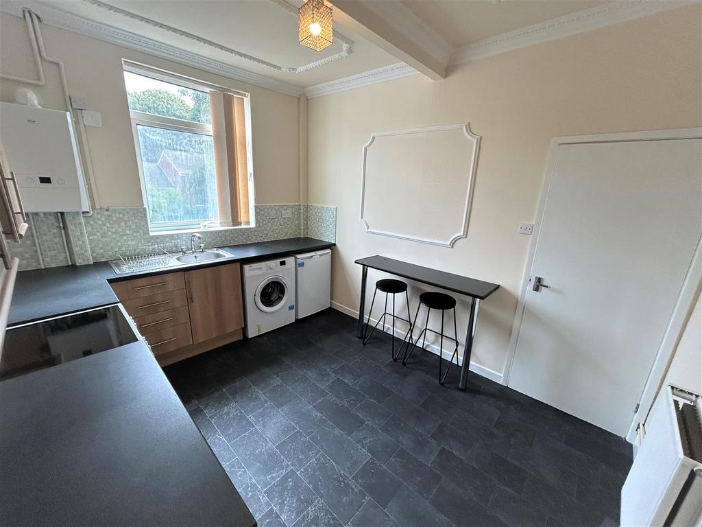 Kitchen 2.jpg