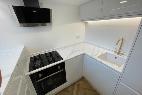 Studio to rent, West End Lane, West Hampstead NW6