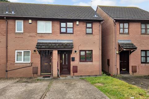 2 bedroom end of terrace house to rent, Petford Street, Cradley Heath