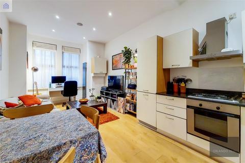 2 bedroom apartment for sale, Cavendish Road, Clapham South