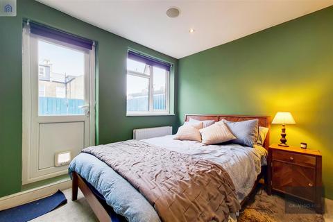 2 bedroom apartment for sale, Cavendish Road, Clapham South