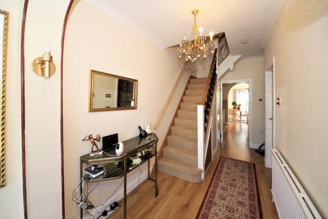 117 Arlington Road, London, N14 5BA