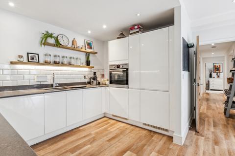 3 bedroom apartment for sale, Knaresborough Drive, London, SW18