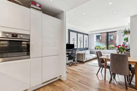 3 bedroom apartment for sale, Knaresborough Drive, London, SW18