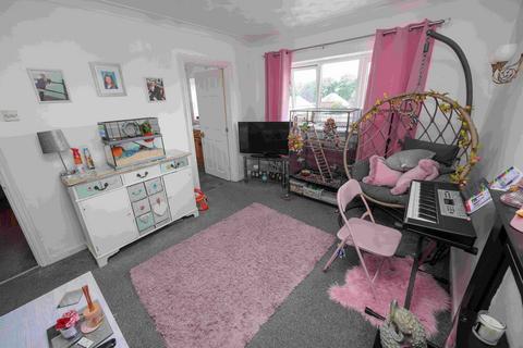 2 bedroom flat for sale, Efail, Mold CH7