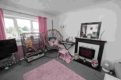 2 bedroom flat for sale, Efail, Mold CH7