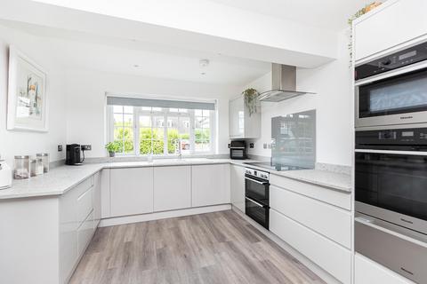 4 bedroom detached house for sale, Lyon Avenue, New Milton, Hampshire. BH25 6AP