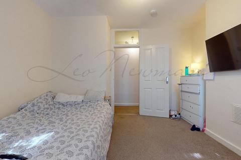 2 bedroom flat to rent, Hendon Way, London, NW2