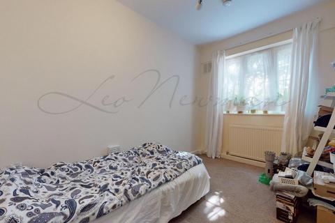 2 bedroom flat to rent, Hendon Way, London, NW2