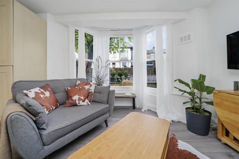 1 bedroom apartment for sale, Canning Crescent, London N22