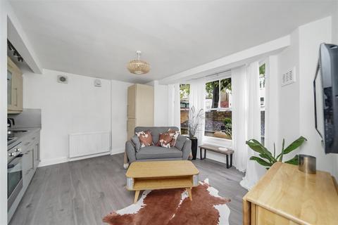 1 bedroom apartment for sale, Canning Crescent, London N22