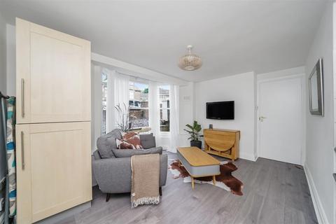 1 bedroom apartment for sale, Canning Crescent, London N22