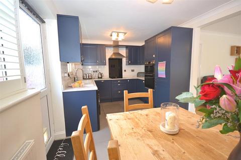 3 bedroom end of terrace house for sale, Sheridan Close, Frampton, Dorchester