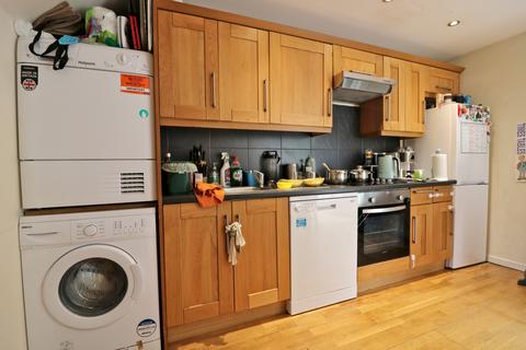 3 bedroom flat to rent, Bloomsbury Close, London, W5