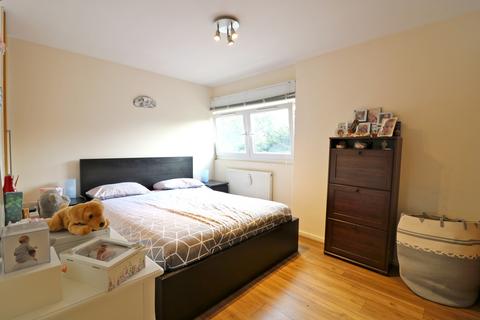 3 bedroom flat to rent, Bloomsbury Close, London, W5