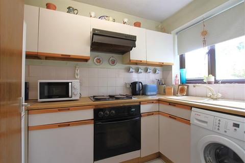 2 bedroom terraced house for sale, Barnes Avenue, Norwood Green UB2