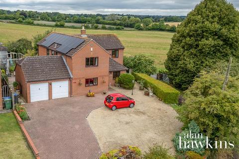 4 bedroom detached house for sale, Broad Town