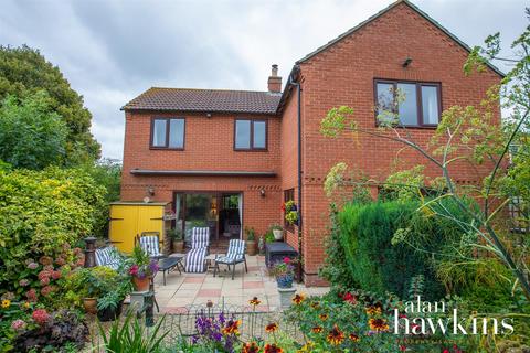 4 bedroom detached house for sale, Broad Town