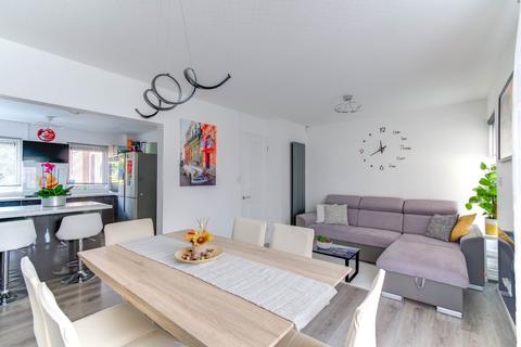 8 Batheaston Close, Birmingham, B38 9UL