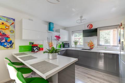 8 Batheaston Close, Birmingham, B38 9UL