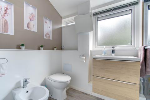 8 Batheaston Close, Birmingham, B38 9UL