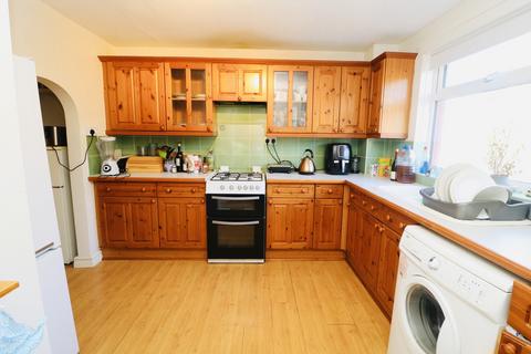 3 bedroom terraced house to rent, Larch Close, London SW12