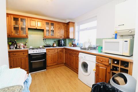 3 bedroom terraced house to rent, Larch Close, London SW12