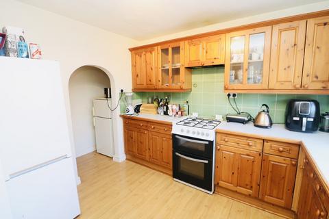 3 bedroom terraced house to rent, Larch Close, London SW12